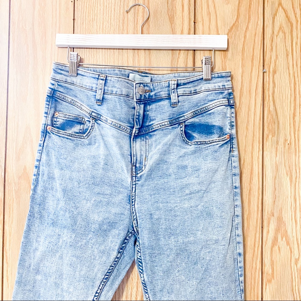 H&M High rise Jeans in Medium wash Size 10